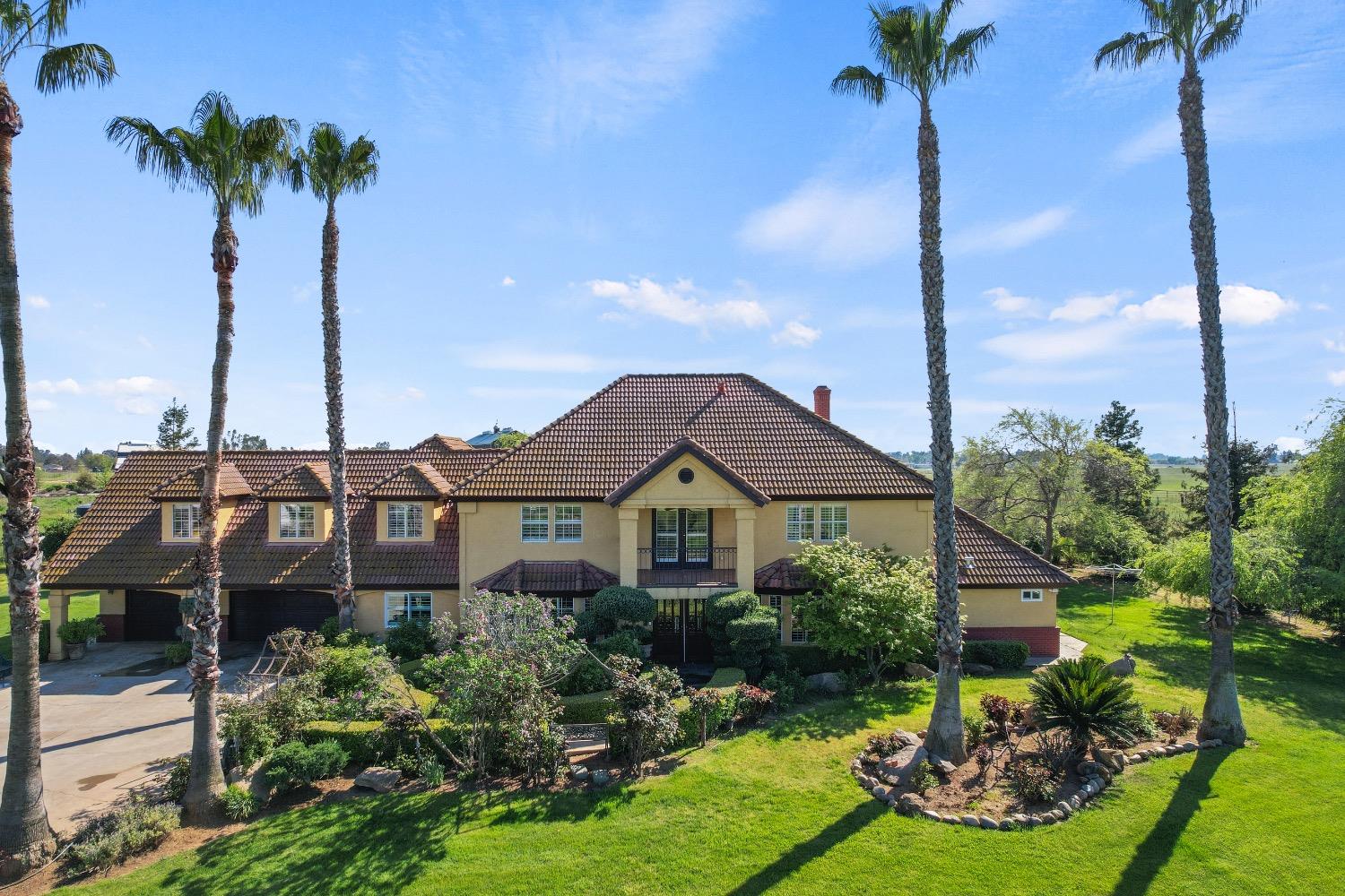 5373 N Mendocino Ave