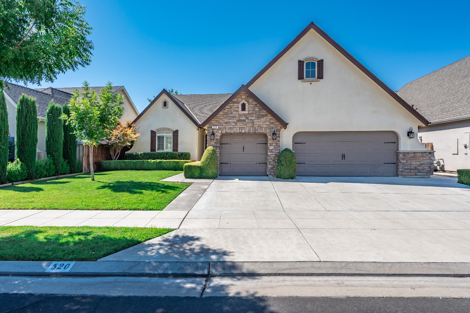 520 W Warwick