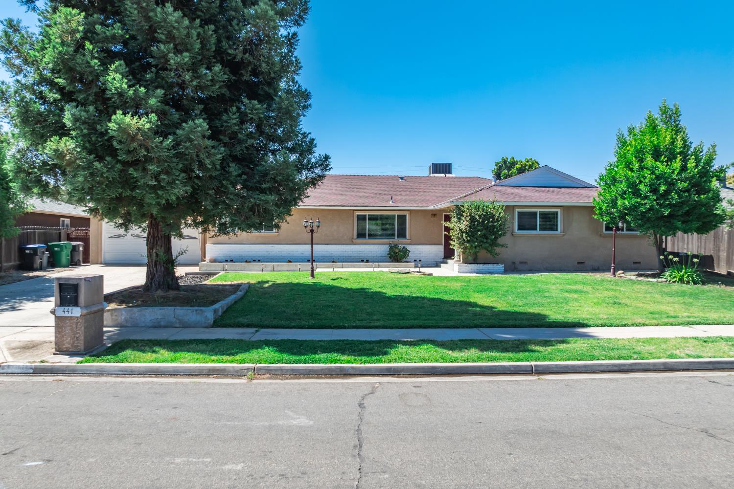 441 W Sample Ave, Fresno, CA 93704