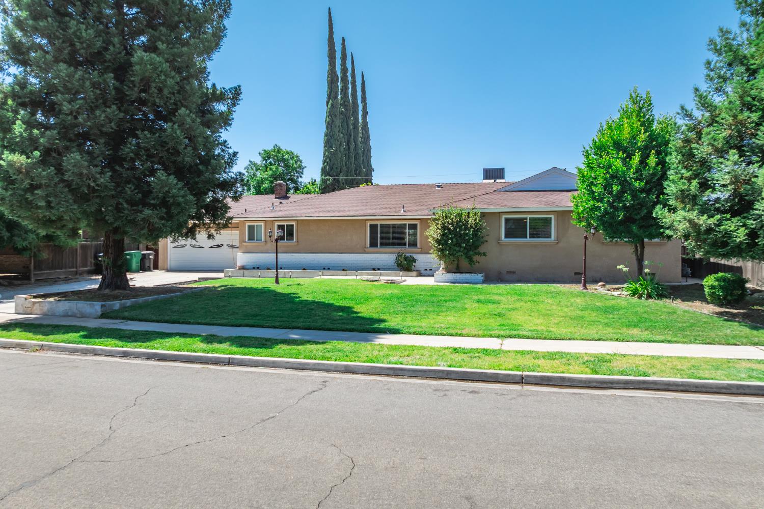 441 W Sample Ave, Fresno, CA 93704