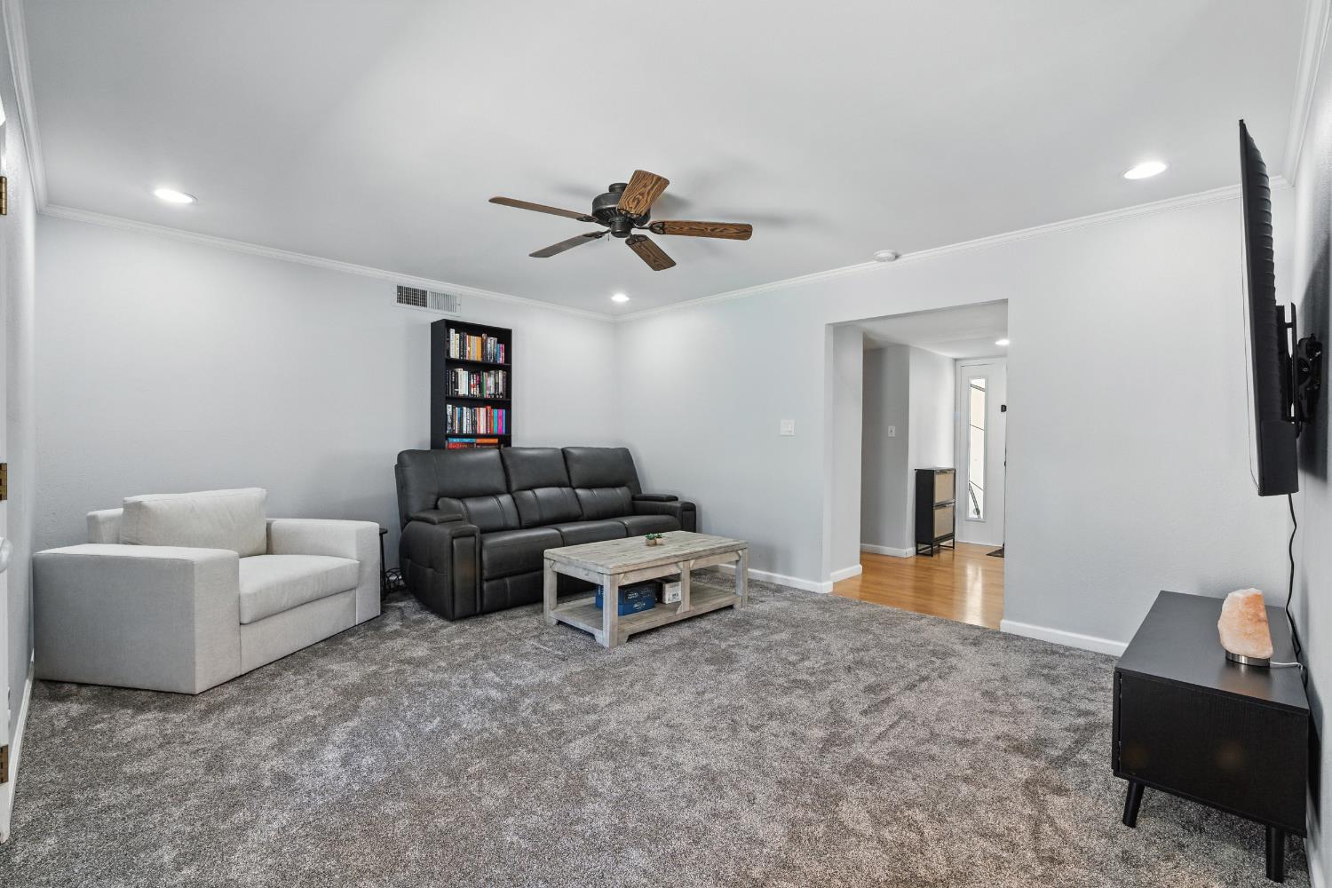 441 W Sample Ave, Fresno, CA 93704