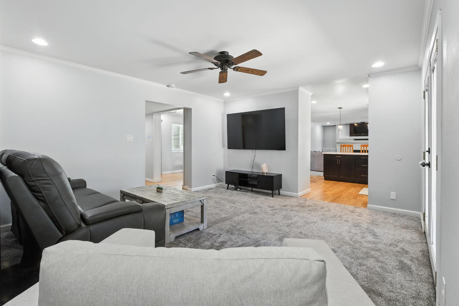 441 W Sample Ave, Fresno, CA 93704
