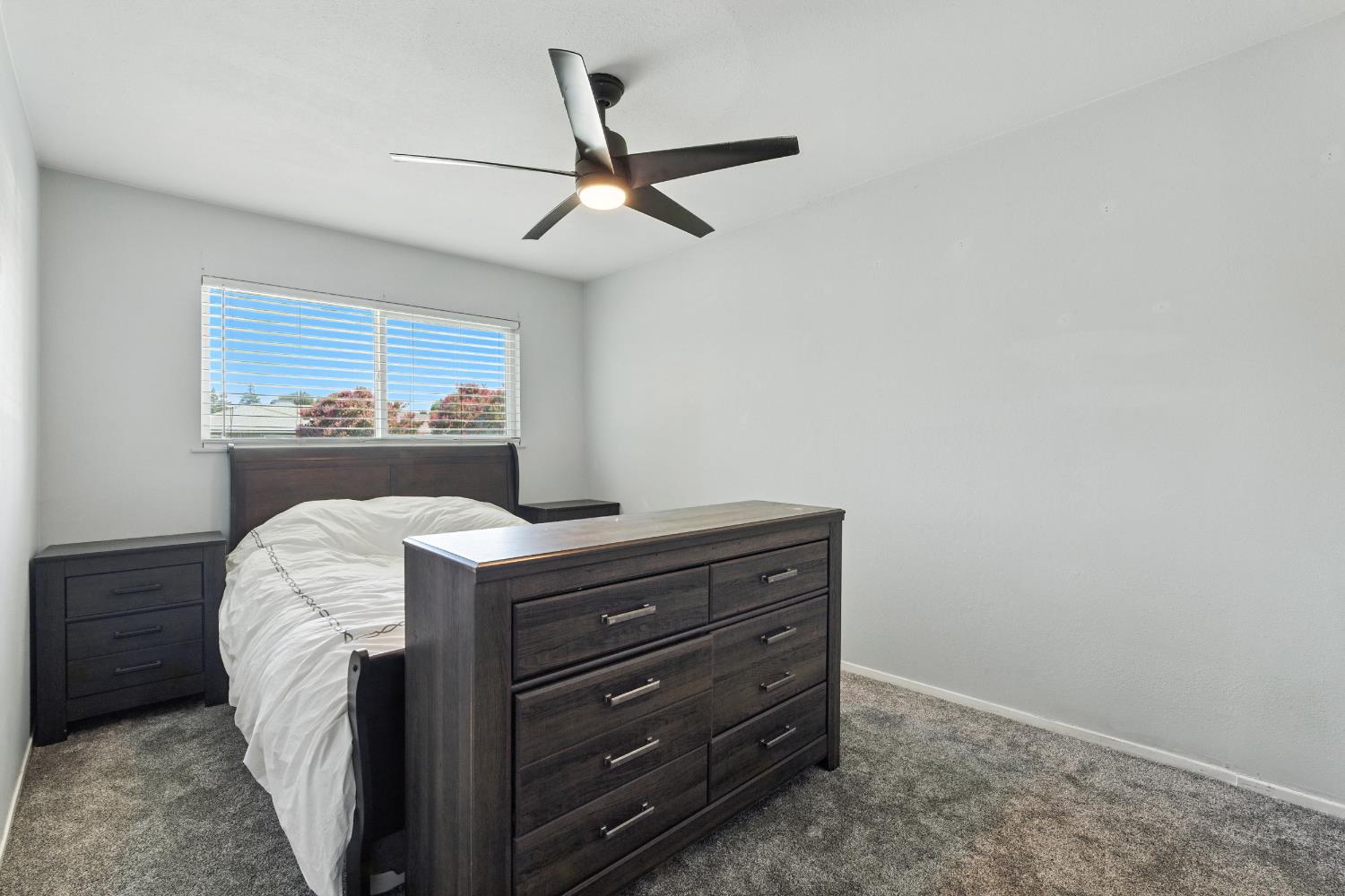 441 W Sample Ave, Fresno, CA 93704