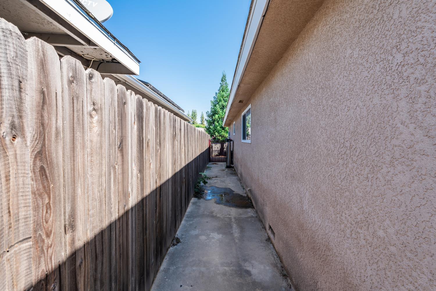 441 W Sample Ave, Fresno, CA 93704