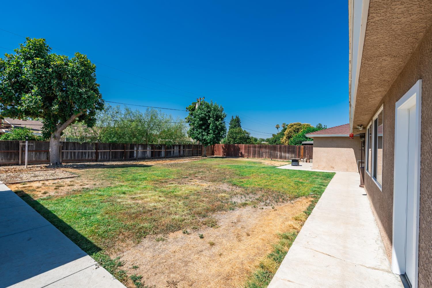 441 W Sample Ave, Fresno, CA 93704