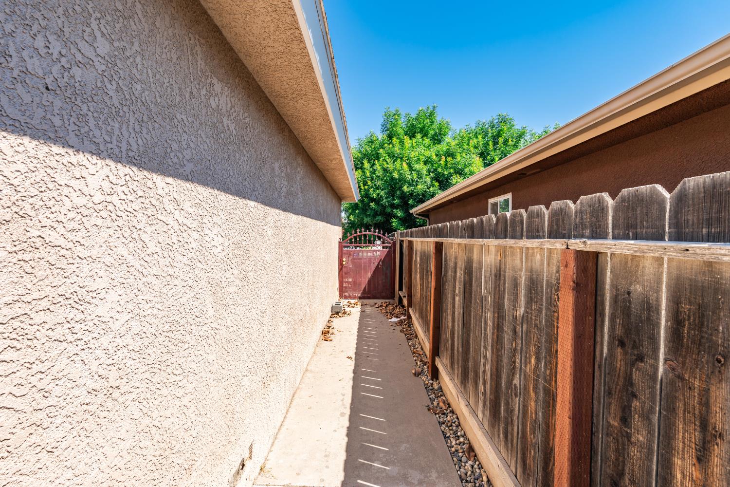441 W Sample Ave, Fresno, CA 93704