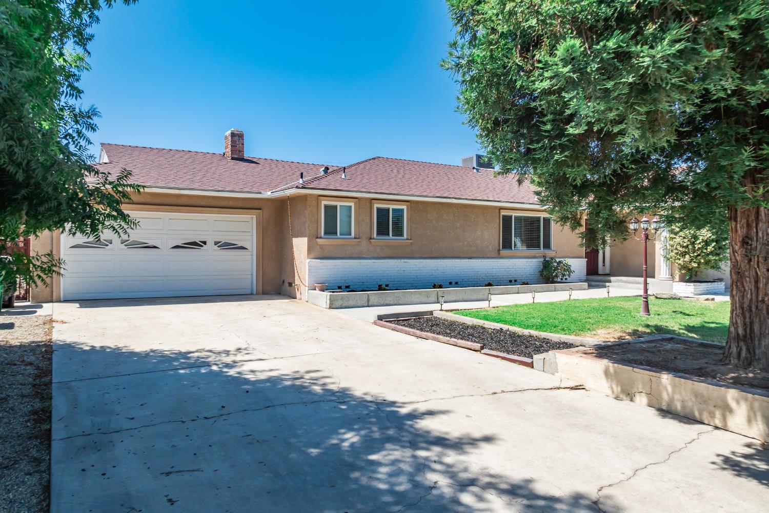 441 W Sample Ave, Fresno, CA 93704