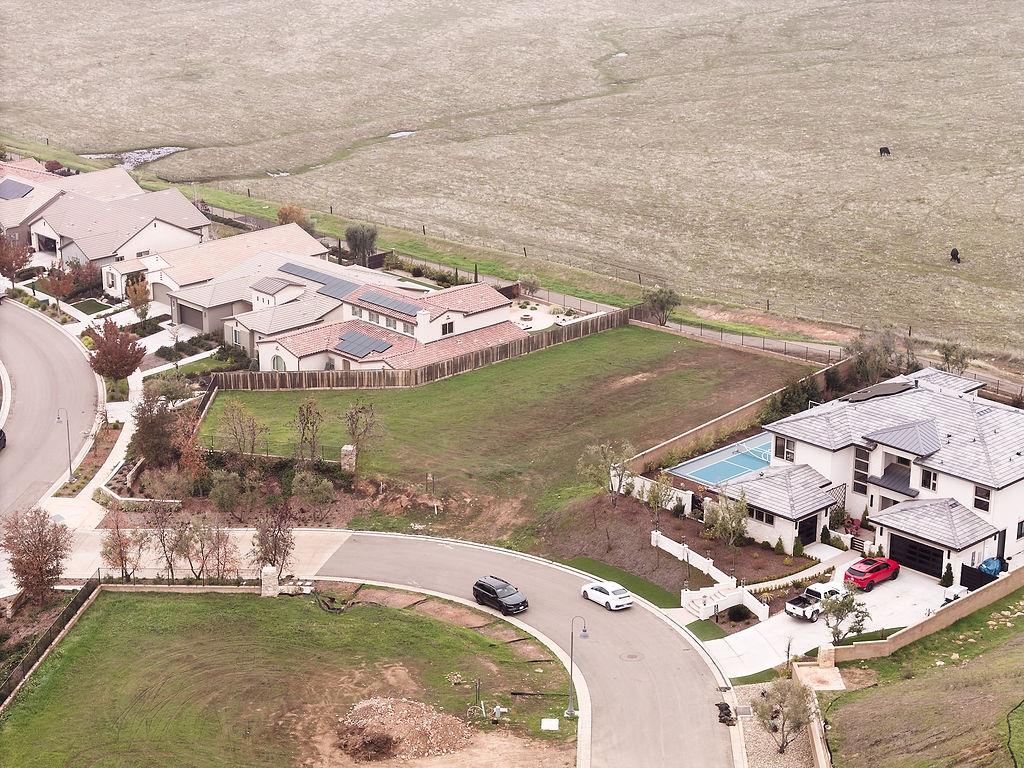 879 Terrace Pl, Madera, CA 93636