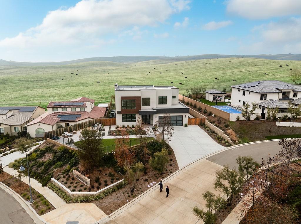 879 Terrace Pl, Madera, CA 93636