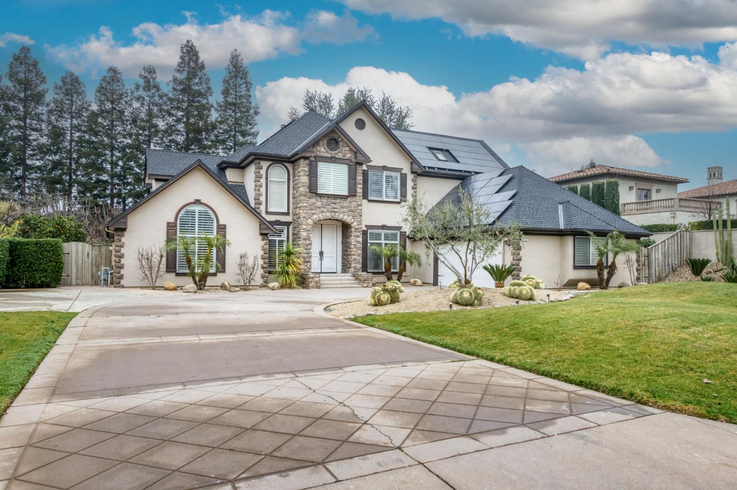 2450 W Beechwood Ave