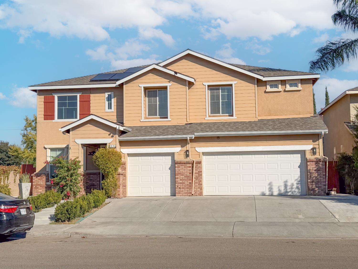 1976 N Belvedere Ave