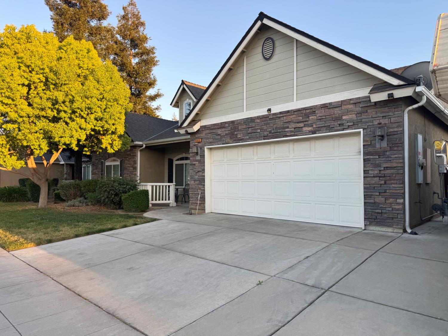 548 W Serena Ave